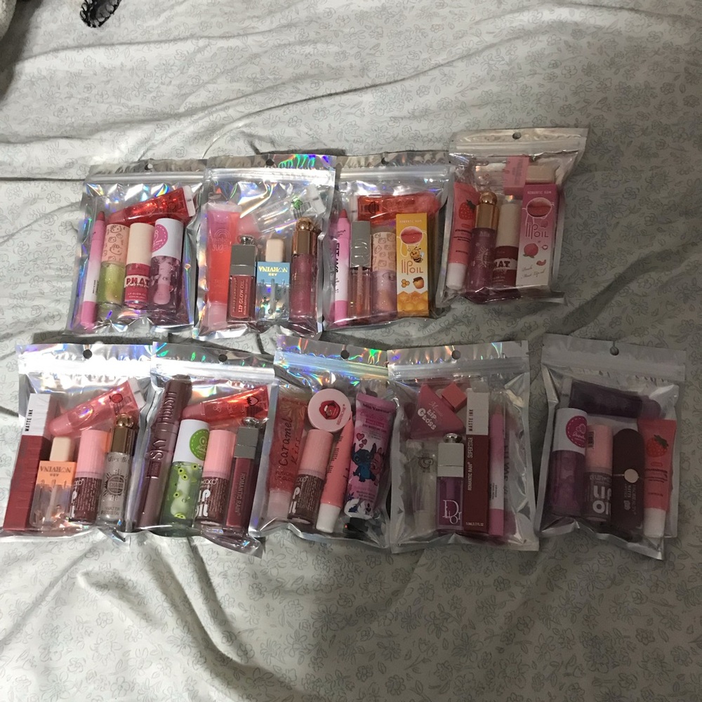 Assorted Pink Lipstick & Lip Gloss Mini Bundle - 10 Pouches